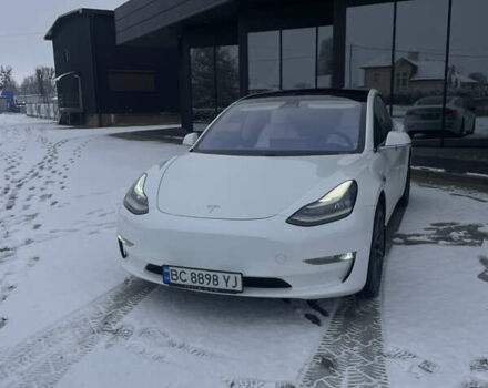 Белый Тесла Модель 3, объемом двигателя 0 л и пробегом 105 тыс. км за 18500 $, фото 1 на Automoto.ua