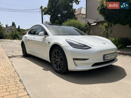 Тесла Модель 3 2018 в Одессе на Automoto.ua Белый Тесла Модель 3, объемом двигателя 0 л и пробегом 78 тыс. км за 19700 $, фото 1 на Automoto.ua