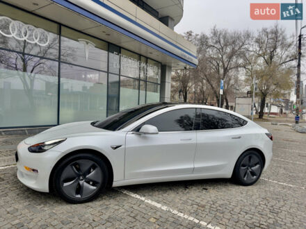 Белый Тесла Модель 3, объемом двигателя 0 л и пробегом 50 тыс. км за 23300 $, фото 1 на Automoto.ua