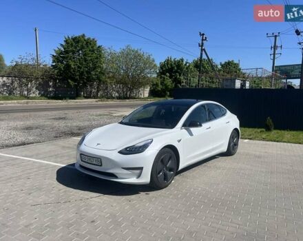 Білий Тесла Модель 3, об'ємом двигуна 0 л та пробігом 106 тис. км за 17900 $, фото 1 на Automoto.ua