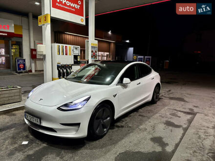 Тесла Модель 3 2019 у Києві на Automoto.ua Білий Тесла Модель 3, об'ємом двигуна 0 л та пробігом 72 тис. км за 18500 $, фото 1 на Automoto.ua