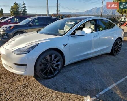 Білий Тесла Модель 3, об'ємом двигуна 0 л та пробігом 85 тис. км за 6400 $, фото 1 на Automoto.ua
