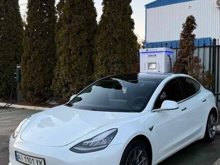 Білий Тесла Модель 3, об'ємом двигуна 0 л та пробігом 132 тис. км за 16000 $, фото 1 на Automoto.ua