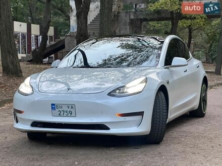Белый Тесла Модель 3, объемом двигателя 0 л и пробегом 113 тыс. км за 15799 $, фото 1 на Automoto.ua