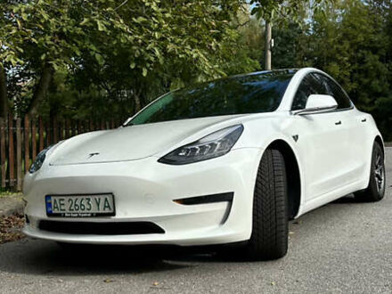 Тесла Модель 3 2019 у Трускавце на Automoto.ua Білий Тесла Модель 3, об'ємом двигуна 0 л та пробігом 31 тис. км за 17300 $, фото 1 на Automoto.ua