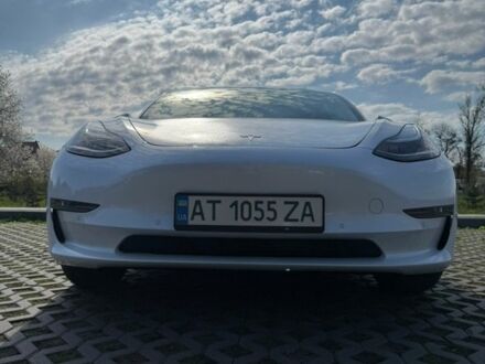 Белый Тесла Модель 3, объемом двигателя 0 л и пробегом 100 тыс. км за 13900 $, фото 1 на Automoto.ua