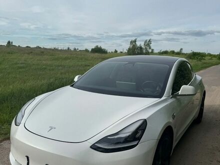 Белый Тесла Модель 3, объемом двигателя 0 л и пробегом 105 тыс. км за 18500 $, фото 1 на Automoto.ua