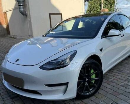 Белый Тесла Модель 3, объемом двигателя 0 л и пробегом 65 тыс. км за 17000 $, фото 1 на Automoto.ua
