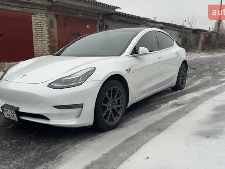 Белый Тесла Модель 3, объемом двигателя 0 л и пробегом 96 тыс. км за 25200 $, фото 1 на Automoto.ua