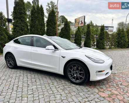 Белый Тесла Модель 3, объемом двигателя 0 л и пробегом 156 тыс. км за 11500 $, фото 1 на Automoto.ua