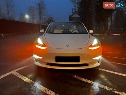 Тесла Модель 3 2019 у Києві на Automoto.ua Білий Тесла Модель 3, об'ємом двигуна 0 л та пробігом 76 тис. км за 19900 $, фото 1 на Automoto.ua