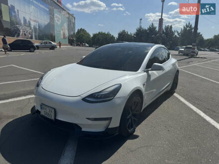 Тесла Модель 3 2019 у Одесі на Automoto.ua Білий Тесла Модель 3, об'ємом двигуна 0 л та пробігом 98 тис. км за 15999 $, фото 1 на Automoto.ua