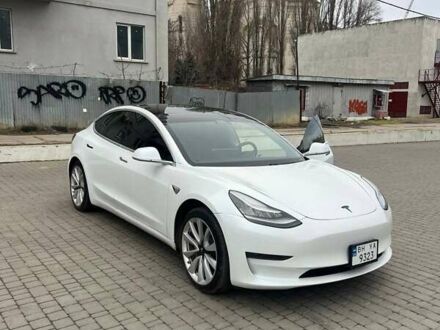 Белый Тесла Модель 3, объемом двигателя 0 л и пробегом 36 тыс. км за 16000 $, фото 1 на Automoto.ua