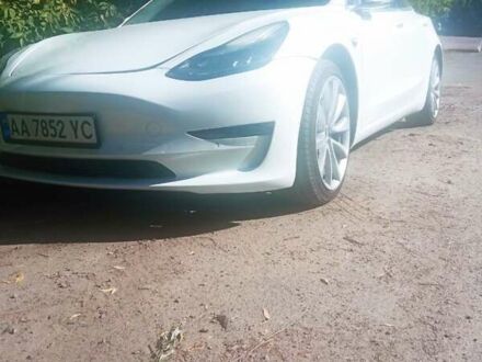 Тесла Модель 3 2019 в Киеве на Automoto.ua Белый Тесла Модель 3, объемом двигателя 0 л и пробегом 86 тыс. км за 17500 $, фото 1 на Automoto.ua