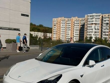 Белый Тесла Модель 3, объемом двигателя 0 л и пробегом 183 тыс. км за 15900 $, фото 1 на Automoto.ua