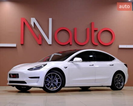 Білий Тесла Модель 3, об'ємом двигуна 0 л та пробігом 54 тис. км за 15900 $, фото 1 на Automoto.ua