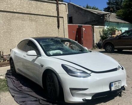 Белый Тесла Модель 3, объемом двигателя 0 л и пробегом 120 тыс. км за 10000 $, фото 1 на Automoto.ua