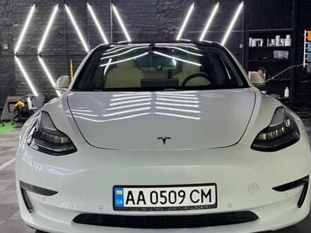 Тесла Модель 3 2019 в Киеве на Automoto.ua Белый Тесла Модель 3, объемом двигателя 0 л и пробегом 110 тыс. км за 26000 $, фото 1 на Automoto.ua