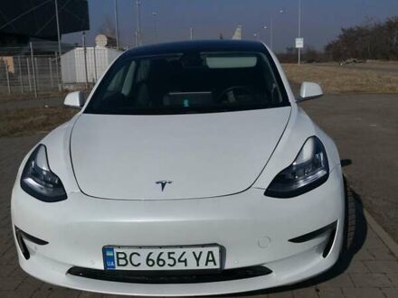 Тесла Модель 3 2019 в Львове на Automoto.ua Белый Тесла Модель 3, объемом двигателя 0 л и пробегом 88 тыс. км за 15200 $, фото 1 на Automoto.ua