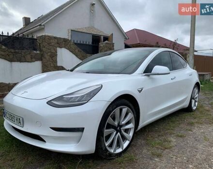 Тесла Модель 3 2019 в Ковель на Automoto.ua Белый Тесла Модель 3, объемом двигателя 0 л и пробегом 57 тыс. км за 17000 $, фото 1 на Automoto.ua