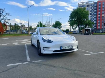 Тесла Модель 3 2019 в Киеве на Automoto.ua Белый Тесла Модель 3, объемом двигателя 0 л и пробегом 117 тыс. км за 16900 $, фото 1 на Automoto.ua