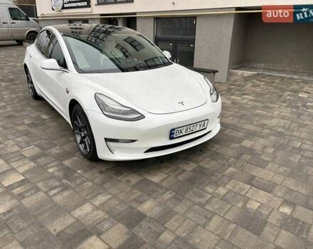 Белый Тесла Модель 3, объемом двигателя 0 л и пробегом 100 тыс. км за 18400 $, фото 1 на Automoto.ua