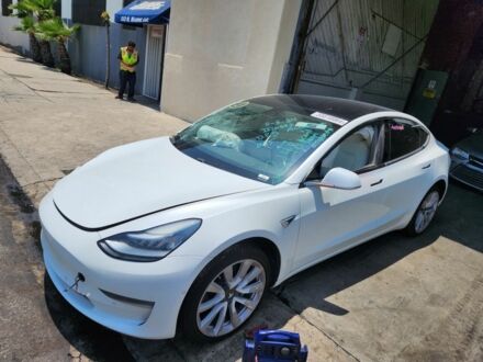 Тесла Модель 3 2019 в Яворове на Automoto.ua Белый Тесла Модель 3, объемом двигателя 0 л и пробегом 76 тыс. км за 10800 $, фото 1 на Automoto.ua