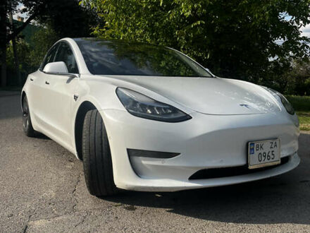 Тесла Модель 3 2019 у Рівному на Automoto.ua Білий Тесла Модель 3, об'ємом двигуна 0 л та пробігом 263 тис. км за 15900 $, фото 1 на Automoto.ua