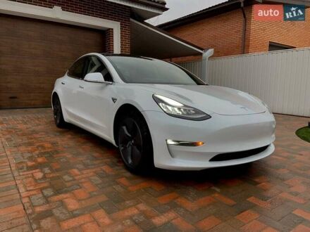Белый Тесла Модель 3, объемом двигателя 0 л и пробегом 31 тыс. км за 32600 $, фото 1 на Automoto.ua