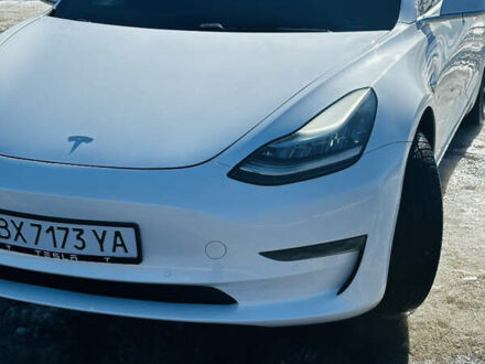 Белый Тесла Модель 3, объемом двигателя 0 л и пробегом 112 тыс. км за 17000 $, фото 1 на Automoto.ua