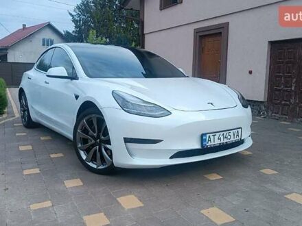 Тесла Модель 3 2019 в Ивано-Франковске на Automoto.ua Белый Тесла Модель 3, объемом двигателя 0 л и пробегом 85 тыс. км за 18000 $, фото 1 на Automoto.ua