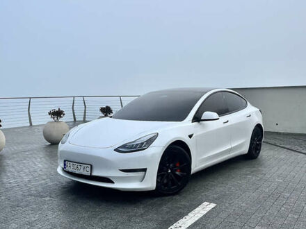 Белый Тесла Модель 3, объемом двигателя 0 л и пробегом 137 тыс. км за 17300 $, фото 1 на Automoto.ua