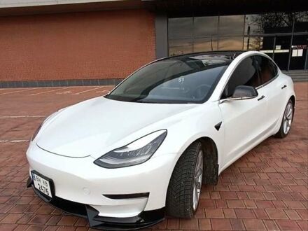 Белый Тесла Модель 3, объемом двигателя 0 л и пробегом 143 тыс. км за 16000 $, фото 1 на Automoto.ua