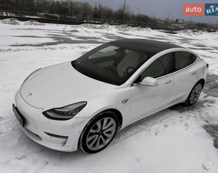 Белый Тесла Модель 3, объемом двигателя 0 л и пробегом 170 тыс. км за 15000 $, фото 1 на Automoto.ua