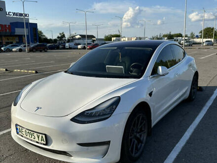 Тесла Модель 3 2019 в Днепре (Днепропетровске) на Automoto.ua Белый Тесла Модель 3, объемом двигателя 0 л и пробегом 120 тыс. км за 17600 $, фото 1 на Automoto.ua