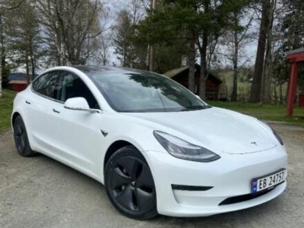 Белый Тесла Модель 3, объемом двигателя 0 л и пробегом 125 тыс. км за 13200 $, фото 1 на Automoto.ua
