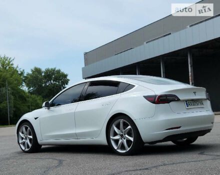Белый Тесла Модель 3, объемом двигателя 0 л и пробегом 135 тыс. км за 17200 $, фото 1 на Automoto.ua