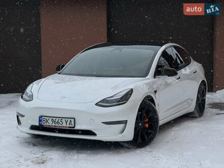 Белый Тесла Модель 3, объемом двигателя 0 л и пробегом 73 тыс. км за 17500 $, фото 1 на Automoto.ua