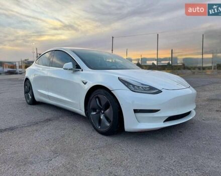 Белый Тесла Модель 3, объемом двигателя 0 л и пробегом 129 тыс. км за 4900 $, фото 1 на Automoto.ua