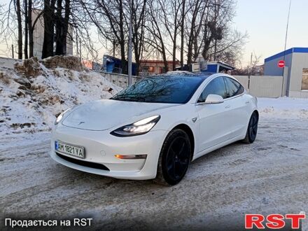 Белый Тесла Модель 3, объемом двигателя 0.2 л и пробегом 163 тыс. км за 13999 $, фото 1 на Automoto.ua