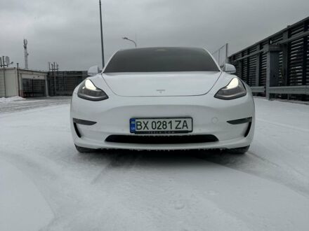 Білий Тесла Модель 3, об'ємом двигуна 0 л та пробігом 62 тис. км за 35000 $, фото 1 на Automoto.ua