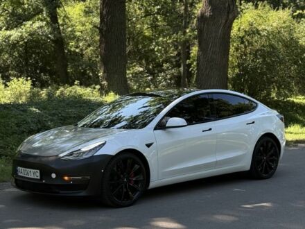 Тесла Модель 3 2019 в Белой Церкве на Automoto.ua Белый Тесла Модель 3, объемом двигателя 0 л и пробегом 93 тыс. км за 16999 $, фото 1 на Automoto.ua