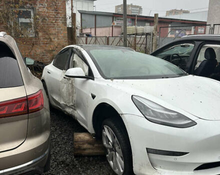 Білий Тесла Модель 3, об'ємом двигуна 0 л та пробігом 150 тис. км за 15000 $, фото 1 на Automoto.ua