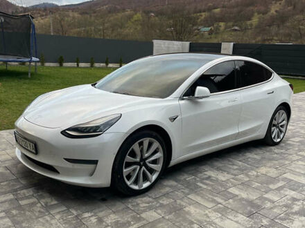 Тесла Модель 3 2019 у Межгорье на Automoto.ua Білий Тесла Модель 3, об'ємом двигуна 0 л та пробігом 130 тис. км за 20900 $, фото 1 на Automoto.ua