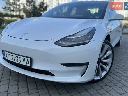 Тесла Модель 3 2019 у Києві на Automoto.ua Білий Тесла Модель 3, об'ємом двигуна 0 л та пробігом 83 тис. км за 16800 $, фото 1 на Automoto.ua