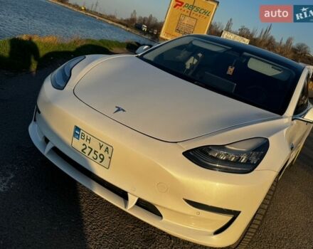 Белый Тесла Модель 3, объемом двигателя 0 л и пробегом 108 тыс. км за 15000 $, фото 1 на Automoto.ua