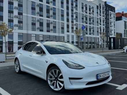 Білий Тесла Модель 3, об'ємом двигуна 0 л та пробігом 96 тис. км за 15900 $, фото 1 на Automoto.ua