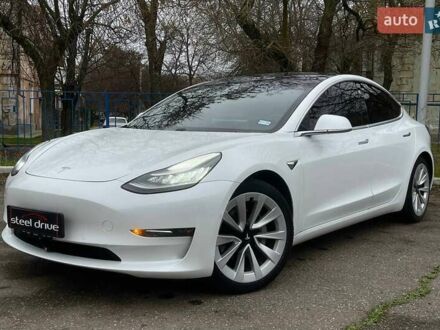 Білий Тесла Модель 3, об'ємом двигуна 0 л та пробігом 131 тис. км за 21300 $, фото 1 на Automoto.ua