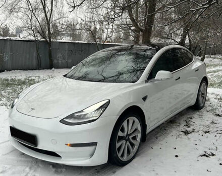 Белый Тесла Модель 3, объемом двигателя 0 л и пробегом 49 тыс. км за 17500 $, фото 1 на Automoto.ua
