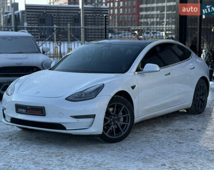 Белый Тесла Модель 3, объемом двигателя 0 л и пробегом 110 тыс. км за 13500 $, фото 1 на Automoto.ua